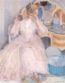 Dame Trying auf einem Hut Impressionist Frauen Frederick Carl Frieseke